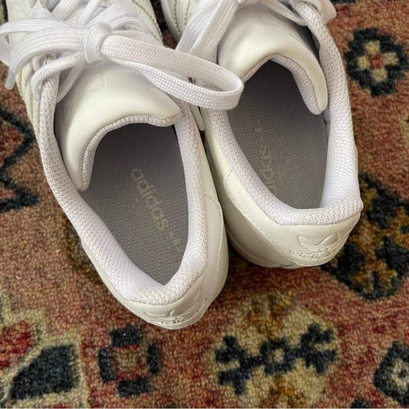 Adidas Brand Women’s Superstar Athletic Shoe White Monochrome Size 5 1/2 - Picture 5 of 6